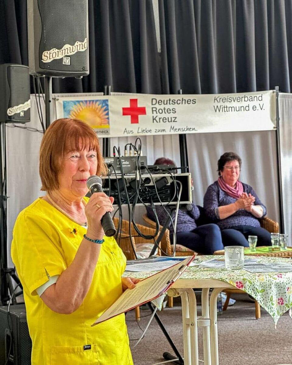 Margaret Holzke bei der Rede 